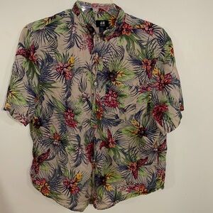 H&M floral button down shirt size: XL